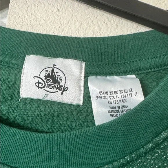 Mickey and Minnie Disney Christmas sweatshirt size 3x - Picture 3 of 7